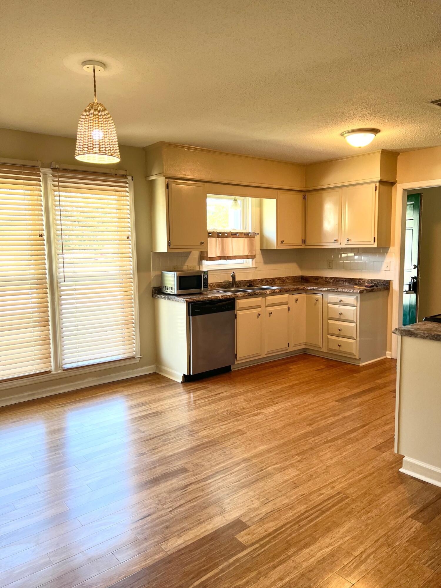 516 Longleaf Road Summerville, SC 29486 - Photo 4 of 33 Front_4