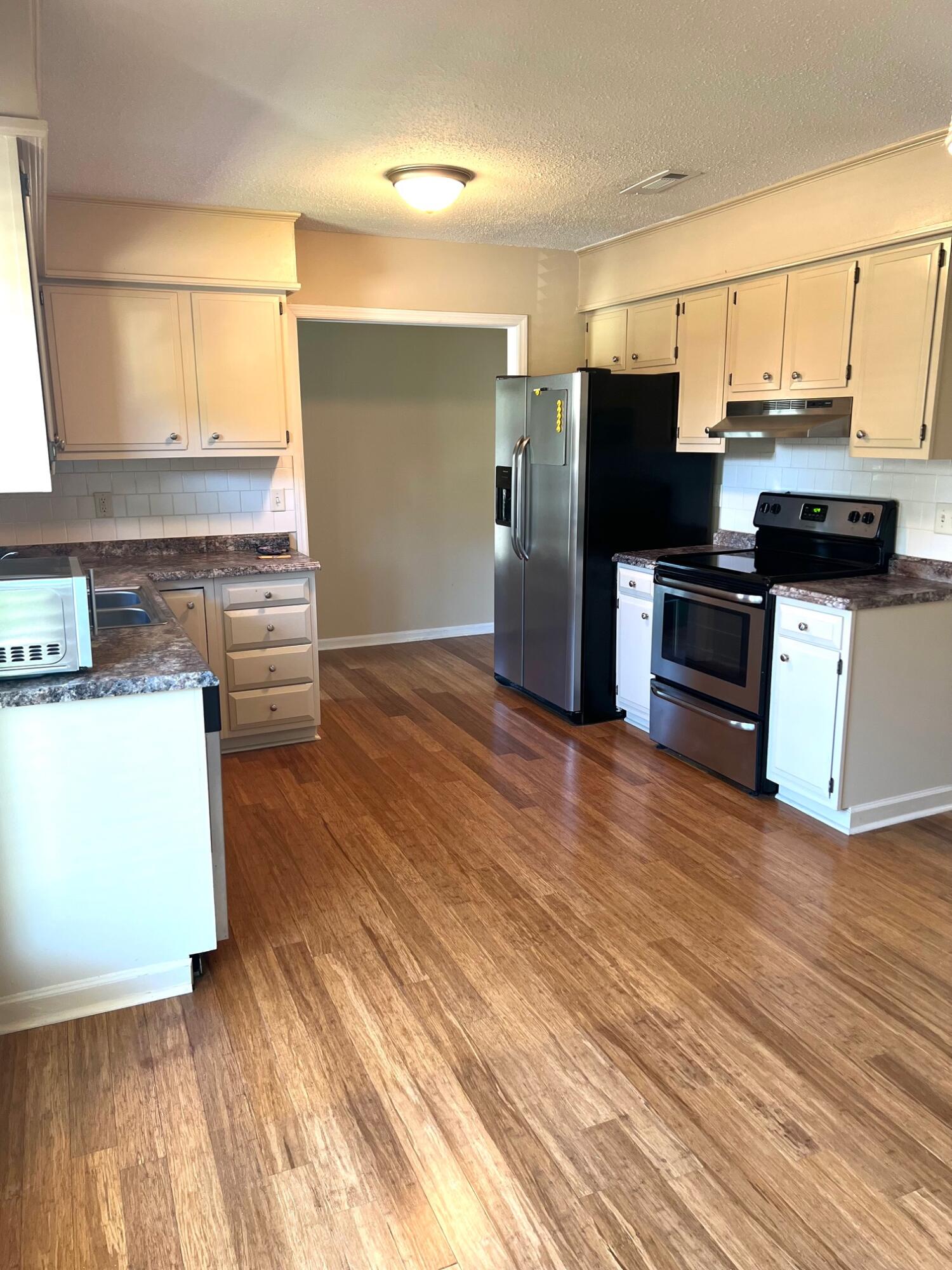 516 Longleaf Road Summerville, SC 29486 - Photo 5 of 33 Full Sky view_street