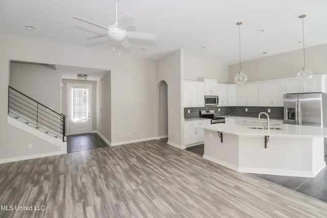 $2,415 | 6441 Asbury Place, Olive Branch, MS 38654