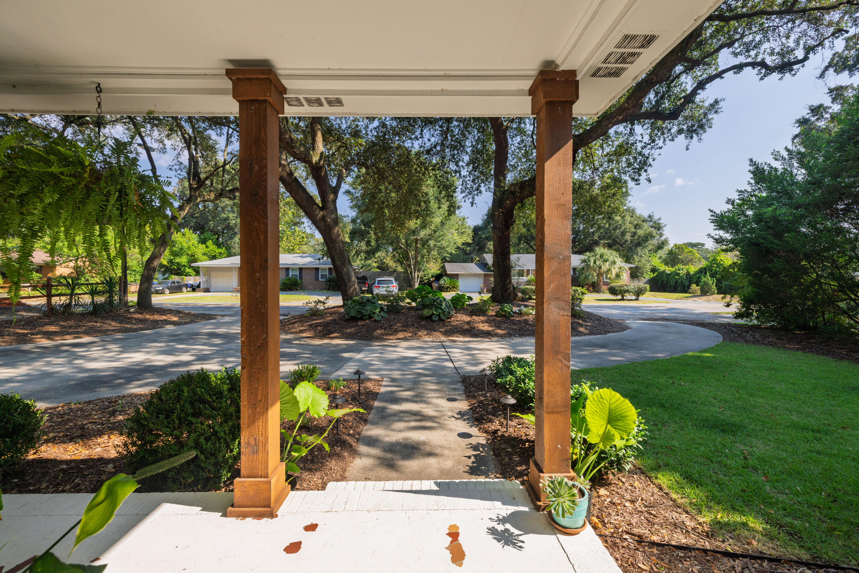 1335 Camp Road Charleston, SC 29412 - Photo 3 of 33 Front Porch