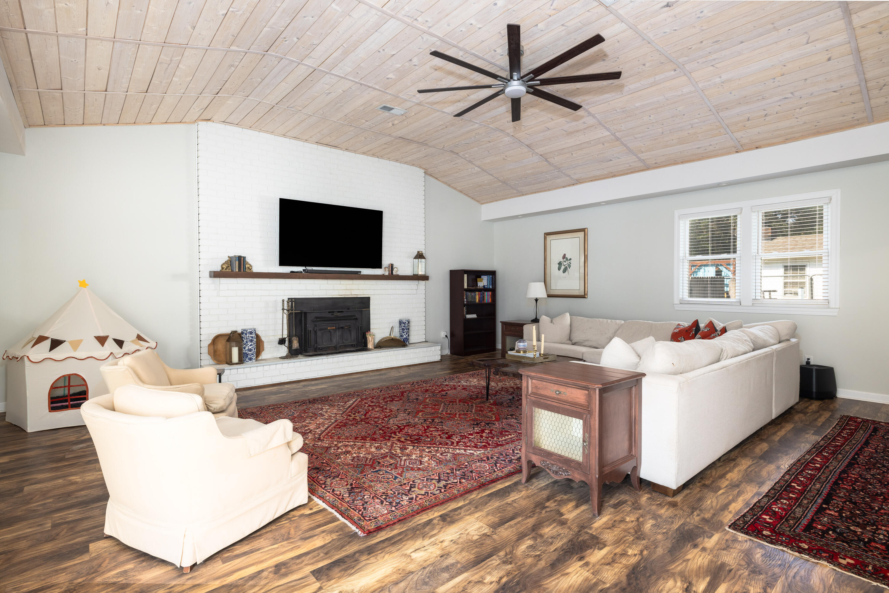 1335 Camp Road Charleston, SC 29412 - Photo 9 of 33 Living Room