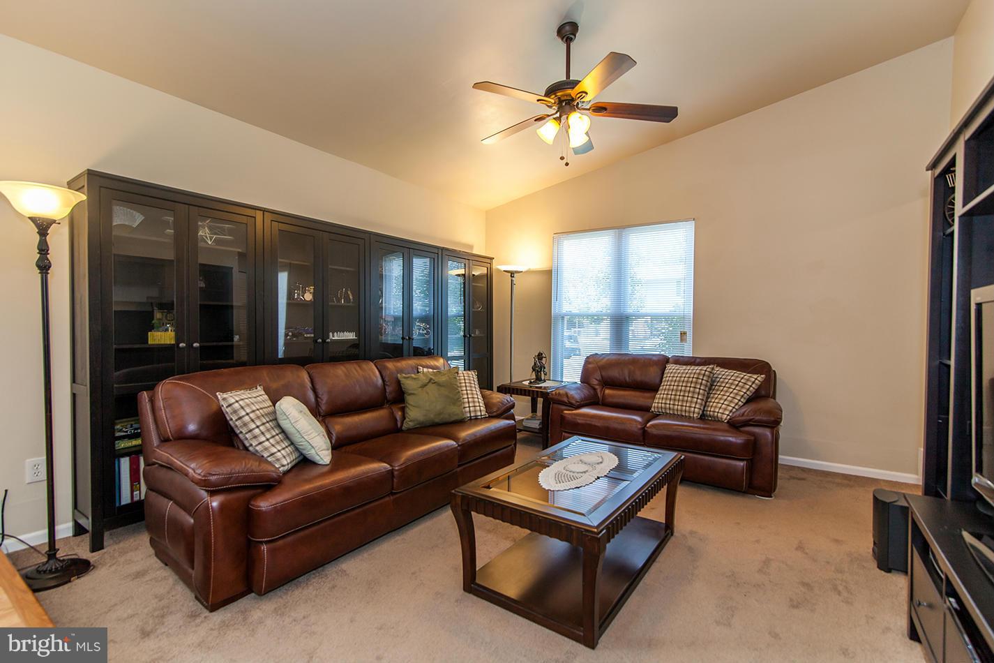 718 North York Road Sterling, VA 20164 - Photo 20 of 30 Living Room