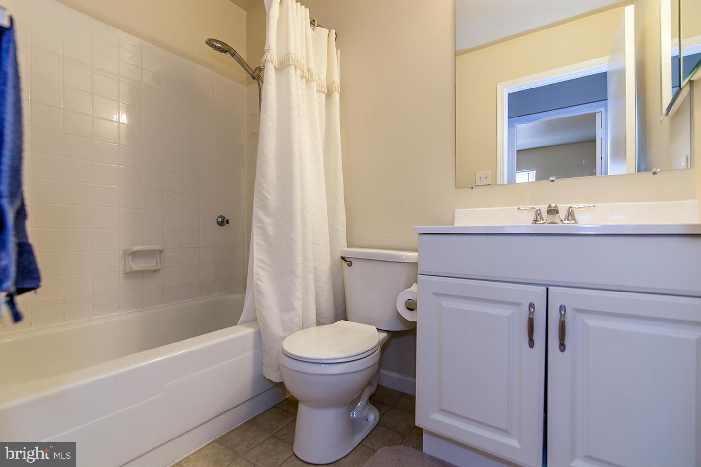 718 North York Road Sterling, VA 20164 - Photo 27 of 30 Bath
