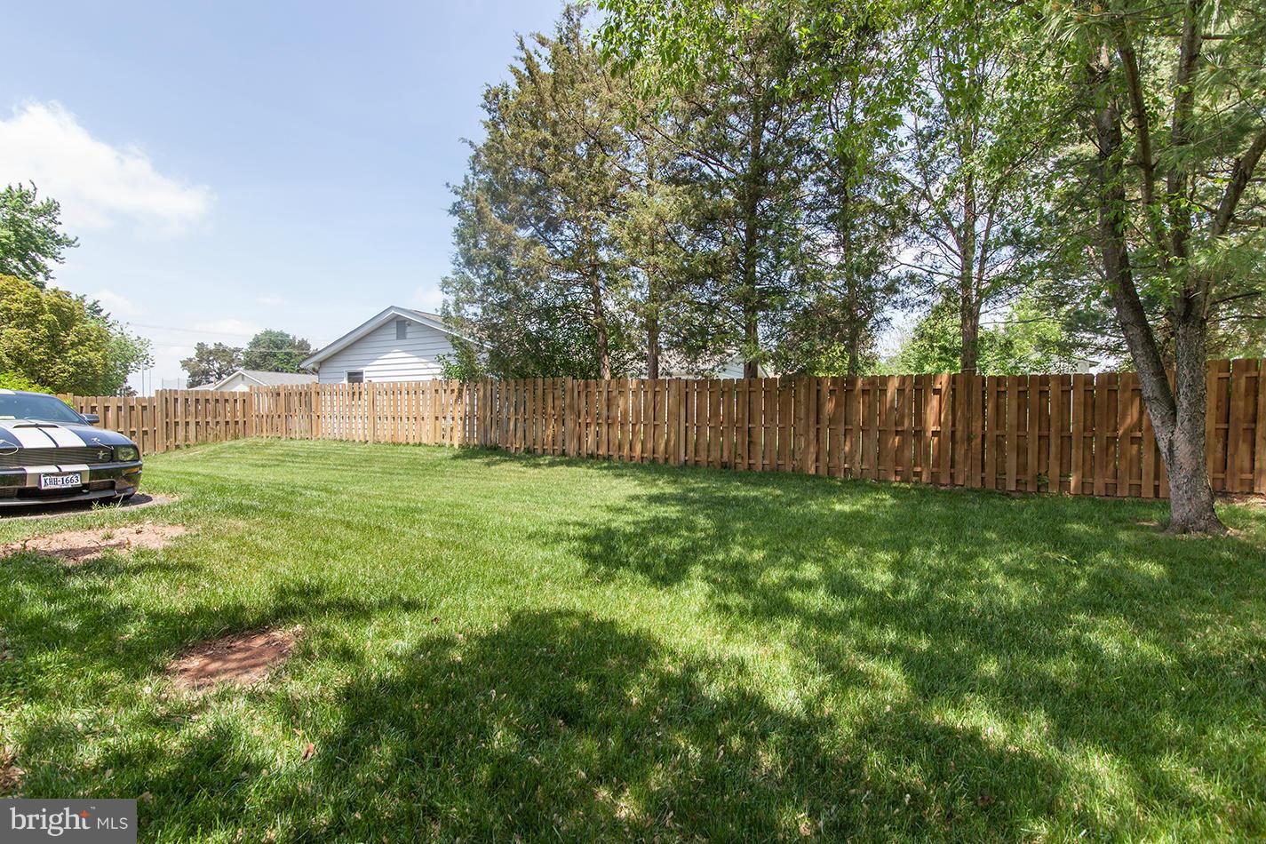 718 North York Road Sterling, VA 20164 - Photo 29 of 30 Exterior (Rear)