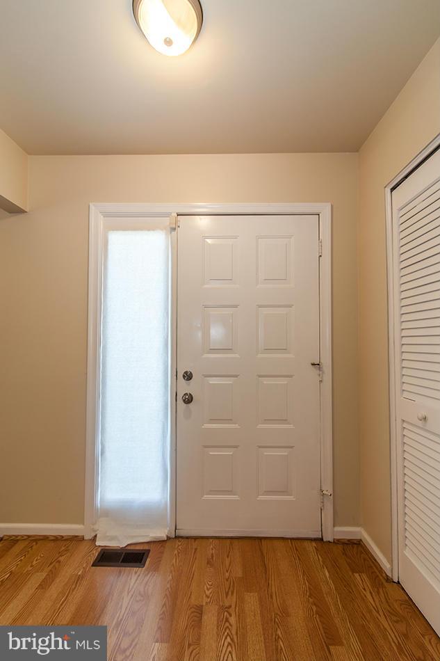 718 North York Road Sterling, VA 20164 - Photo 4 of 30 Interior (General)