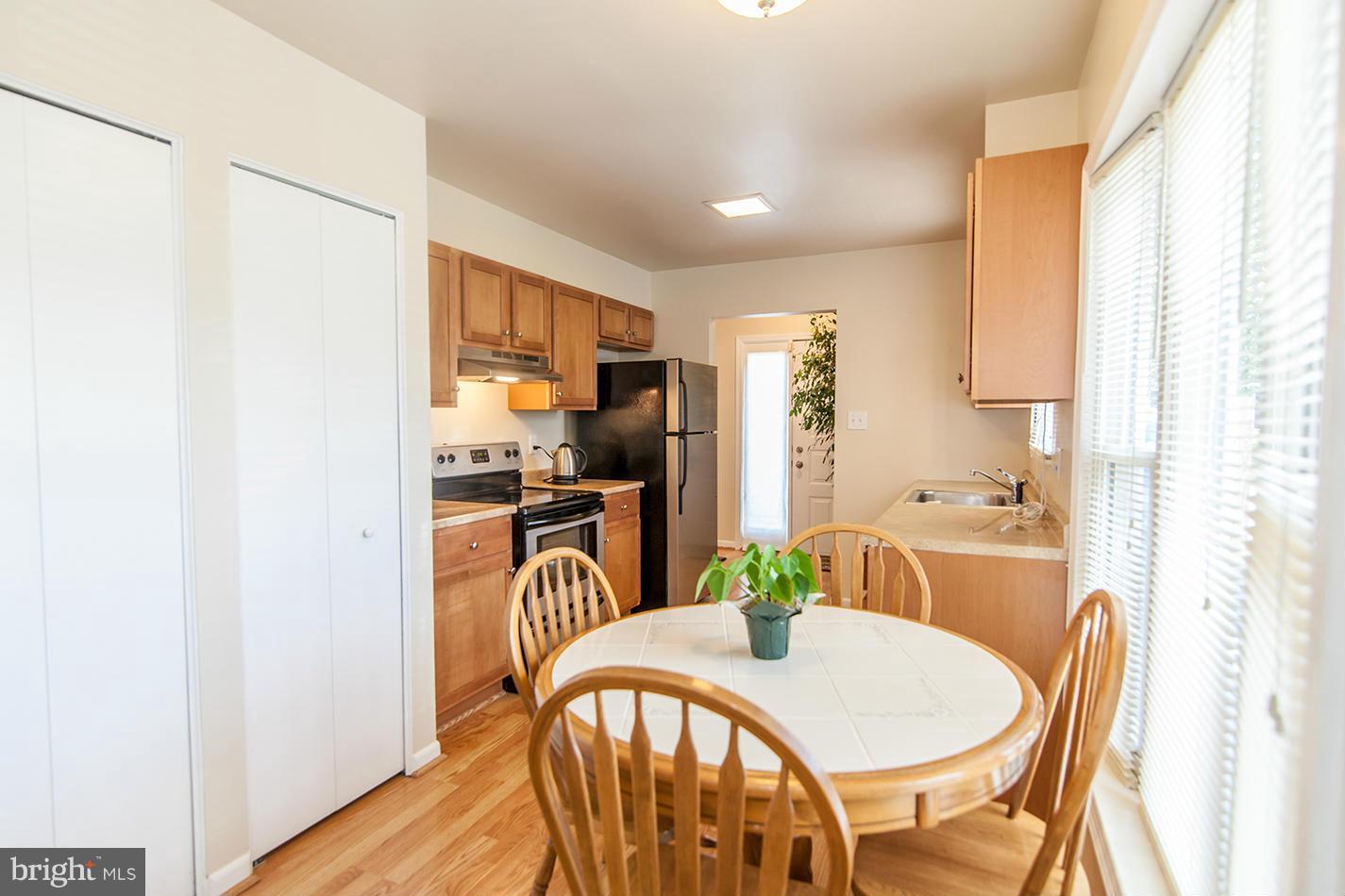 718 North York Road Sterling, VA 20164 - Photo 5 of 30 Kitchen
