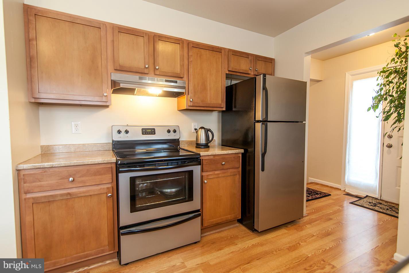 718 North York Road Sterling, VA 20164 - Photo 6 of 30 Kitchen