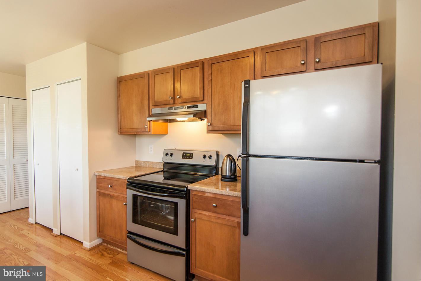 718 North York Road Sterling, VA 20164 - Photo 7 of 30 Kitchen