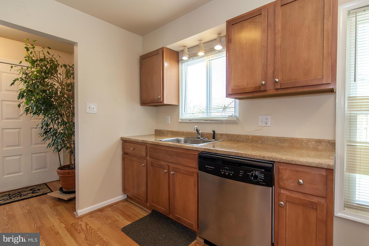 718 North York Road Sterling, VA 20164 - Photo 8 of 30 Kitchen