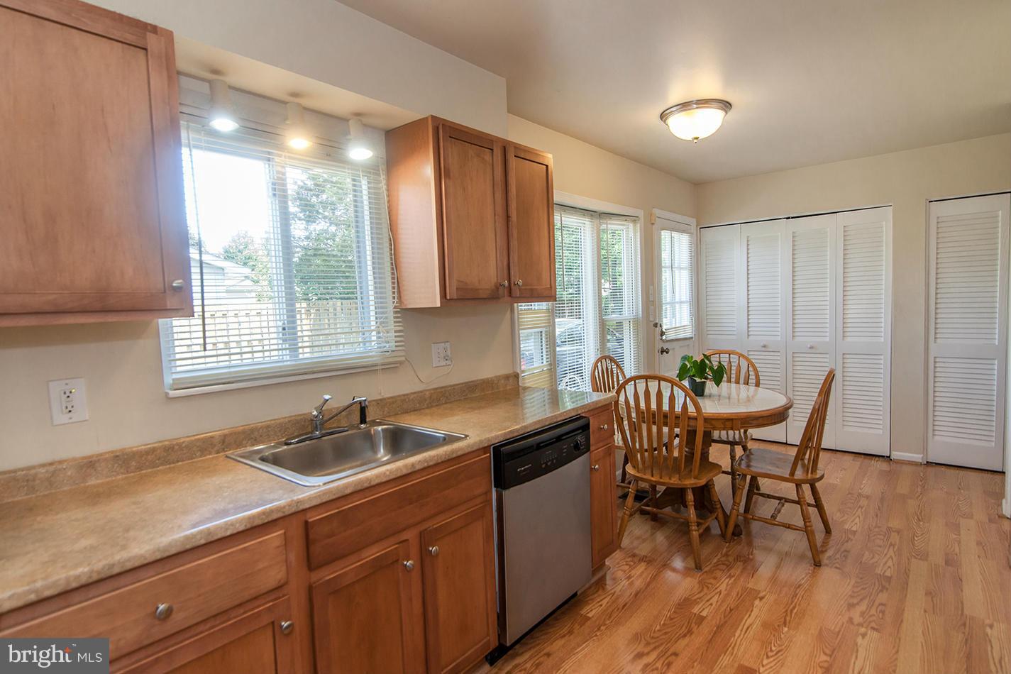 718 North York Road Sterling, VA 20164 - Photo 9 of 30 Kitchen