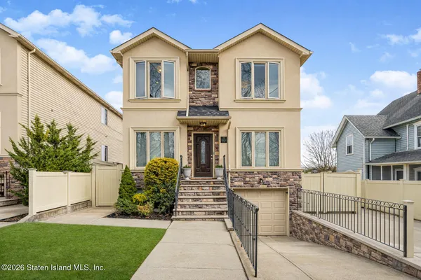 $1,350,000 | 15 Androvette Avenue | Huguenot