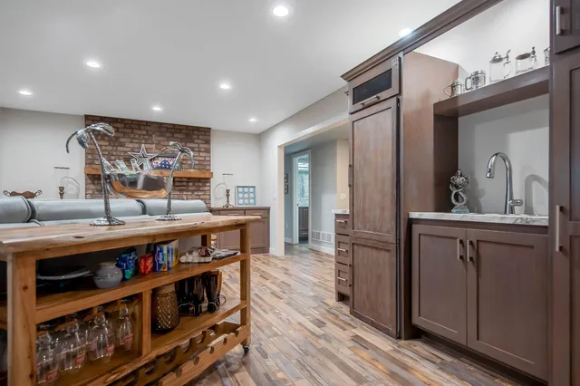 $1,949,900 | 2311 Swan Drive, Mendota Heights, MN 55120