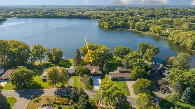 $1,949,900 | 2311 Swan Drive, Mendota Heights, MN 55120