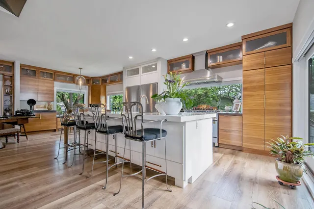 $1,949,900 | 2311 Swan Drive, Mendota Heights, MN 55120