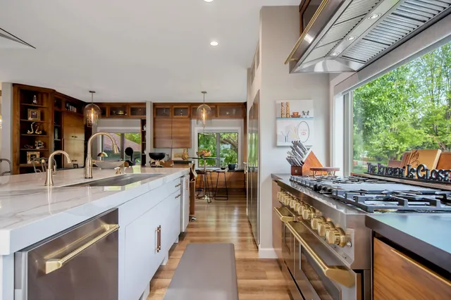 $1,949,900 | 2311 Swan Drive, Mendota Heights, MN 55120