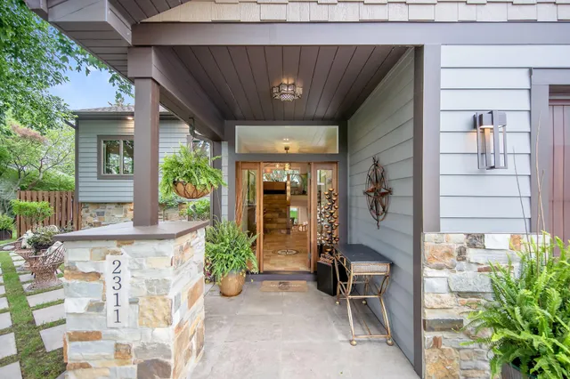 $1,949,900 | 2311 Swan Drive, Mendota Heights, MN 55120