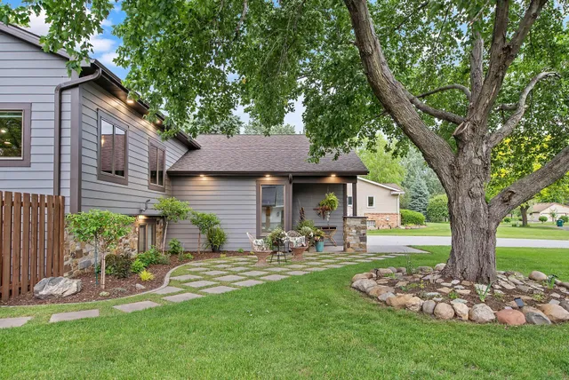 $1,949,900 | 2311 Swan Drive, Mendota Heights, MN 55120