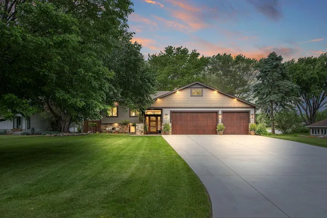 $1,949,900 | 2311 Swan Drive, Mendota Heights, MN 55120