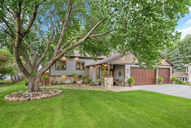 $1,949,900 | 2311 Swan Drive, Mendota Heights, MN 55120
