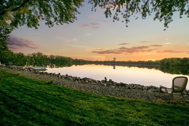 $1,949,900 | 2311 Swan Drive, Mendota Heights, MN 55120