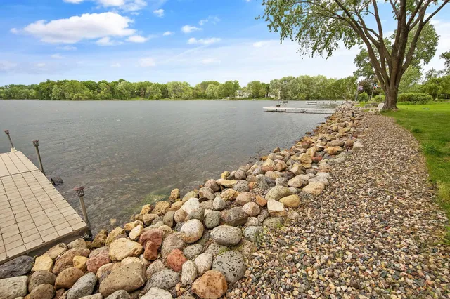 $1,949,900 | 2311 Swan Drive, Mendota Heights, MN 55120