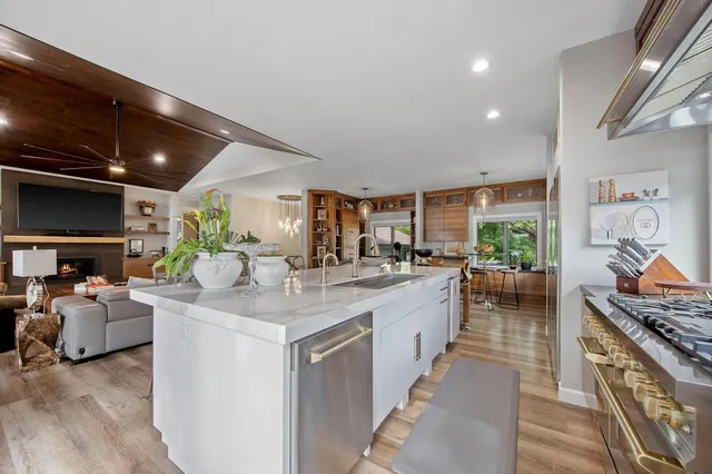 $1,949,900 | 2311 Swan Drive, Mendota Heights, MN 55120