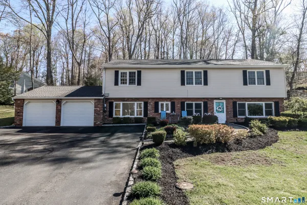 $589,000 | 5 Bayberry Drive, Brookfield, CT 06804