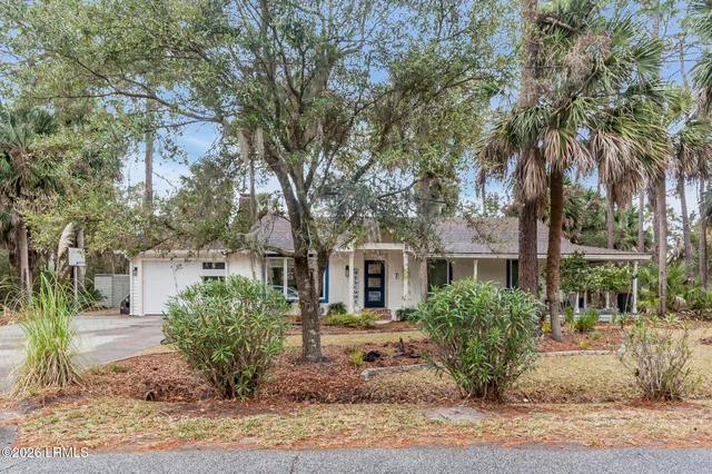 $995,000 | 7 Driftwood Drive, Bluffton, SC 29910