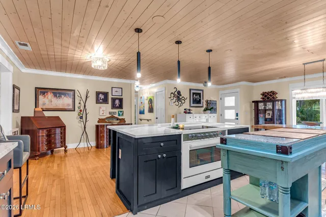 $995,000 | 7 Driftwood Drive, Bluffton, SC 29910