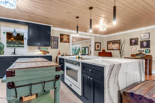 $995,000 | 7 Driftwood Drive, Bluffton, SC 29910