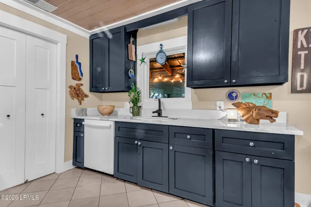 $995,000 | 7 Driftwood Drive, Bluffton, SC 29910