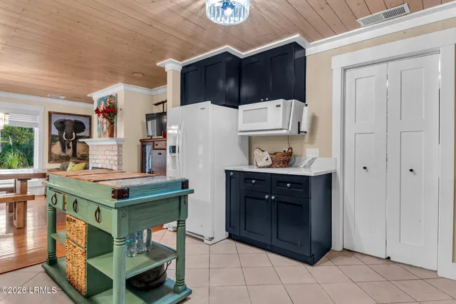 $995,000 | 7 Driftwood Drive, Bluffton, SC 29910