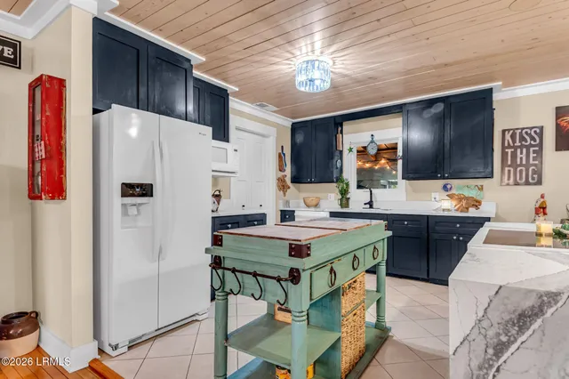 $995,000 | 7 Driftwood Drive, Bluffton, SC 29910