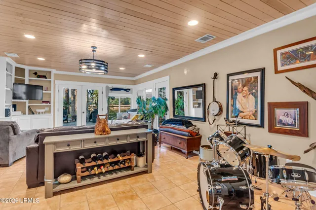 $995,000 | 7 Driftwood Drive, Bluffton, SC 29910