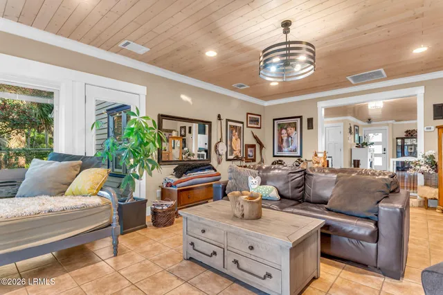 $995,000 | 7 Driftwood Drive, Bluffton, SC 29910