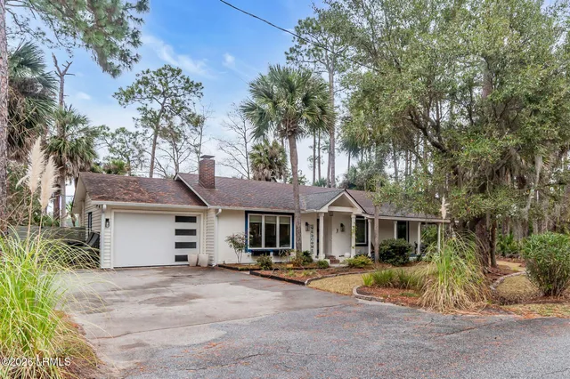 $995,000 | 7 Driftwood Drive, Bluffton, SC 29910