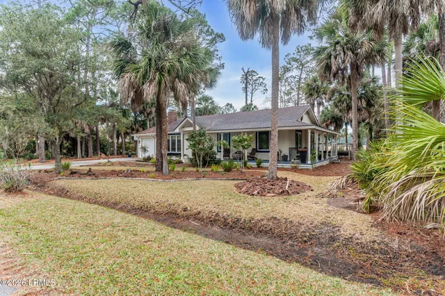 $995,000 | 7 Driftwood Drive, Bluffton, SC 29910