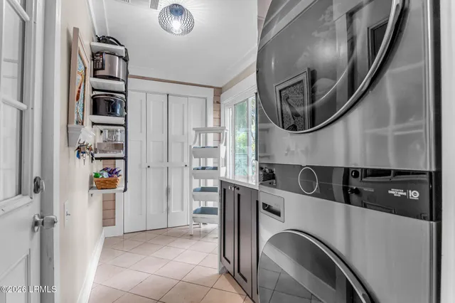 $995,000 | 7 Driftwood Drive, Bluffton, SC 29910