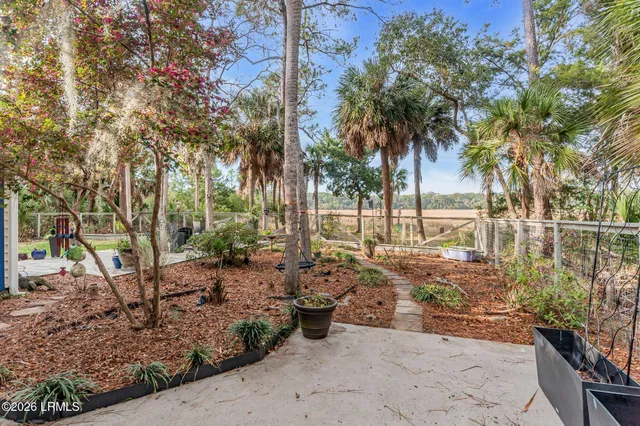 $995,000 | 7 Driftwood Drive, Bluffton, SC 29910