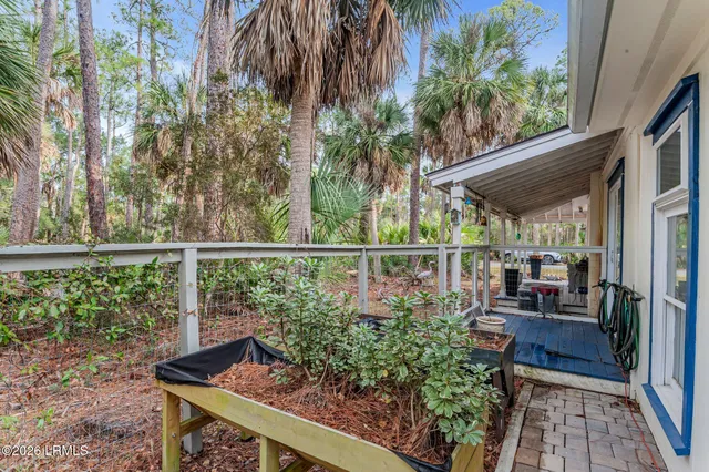 $995,000 | 7 Driftwood Drive, Bluffton, SC 29910