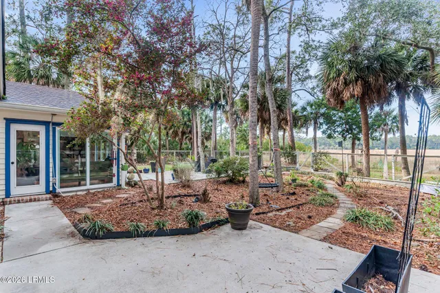 $995,000 | 7 Driftwood Drive, Bluffton, SC 29910