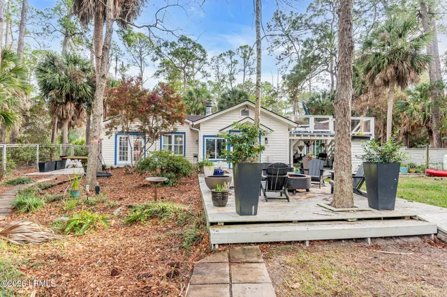 $995,000 | 7 Driftwood Drive, Bluffton, SC 29910