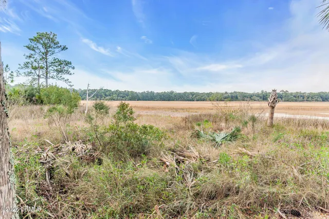 $995,000 | 7 Driftwood Drive, Bluffton, SC 29910