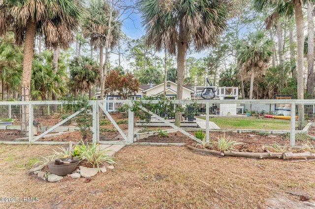 $995,000 | 7 Driftwood Drive, Bluffton, SC 29910