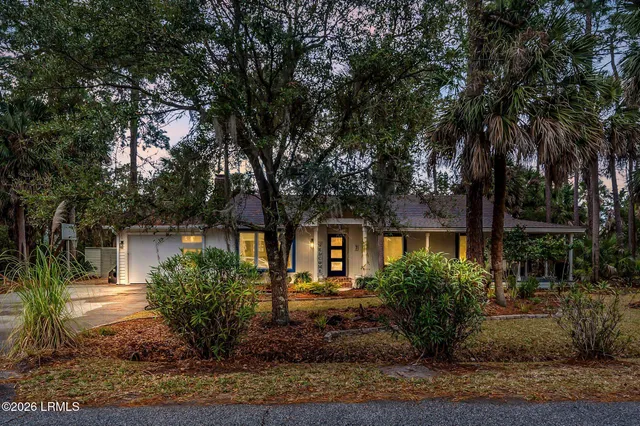 $995,000 | 7 Driftwood Drive, Bluffton, SC 29910