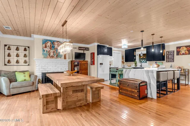 $995,000 | 7 Driftwood Drive, Bluffton, SC 29910