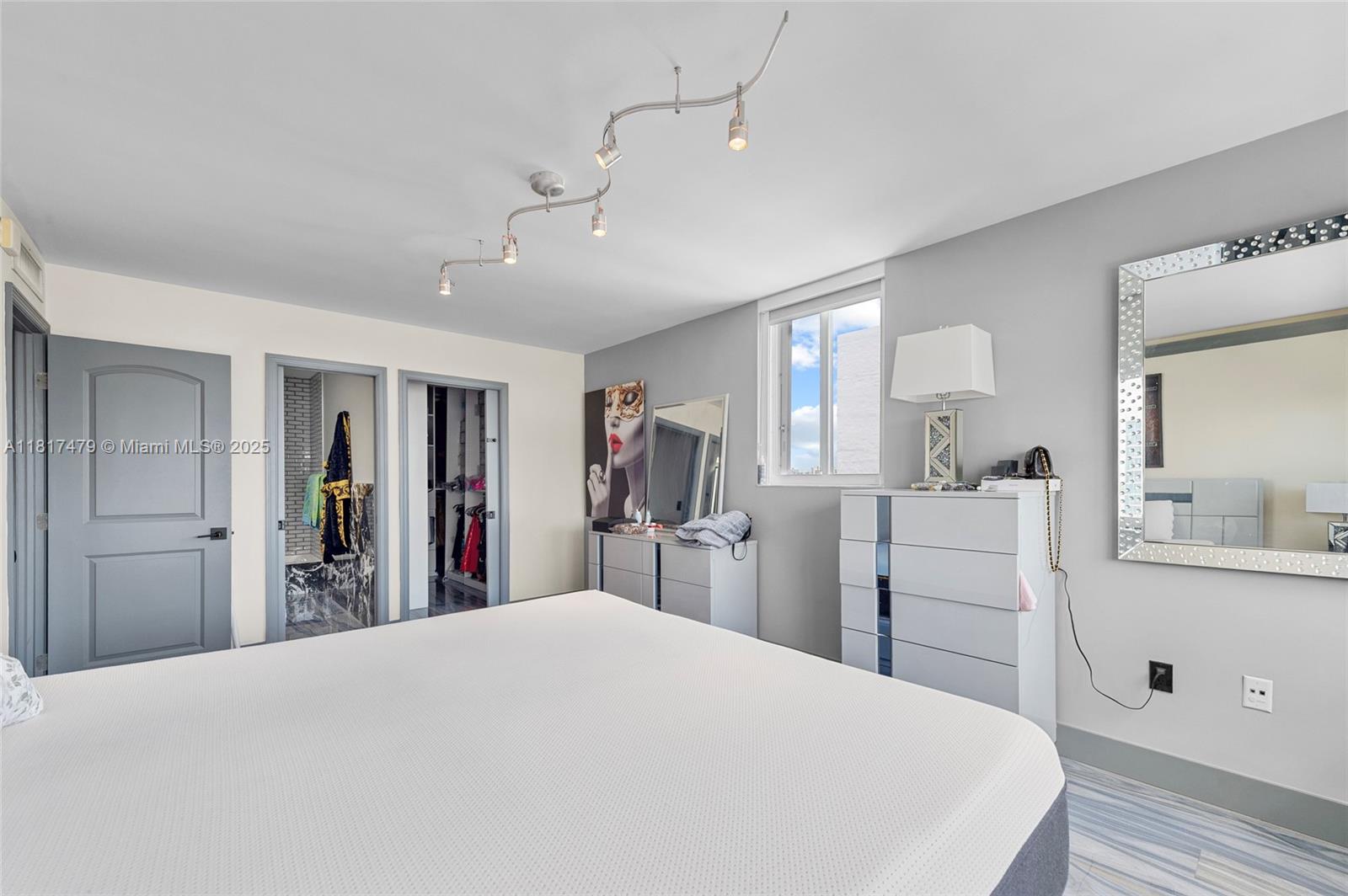 1345 Lincoln Road, Unit 1105 Miami Beach, FL 33139 - Photo 18 of 25 a view of a kitchen and kitchen island