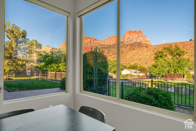 101 Chuckwalla Lane Springdale, UT 84767 - Photo 24 of 51 Sunroom / solarium with a mountain view