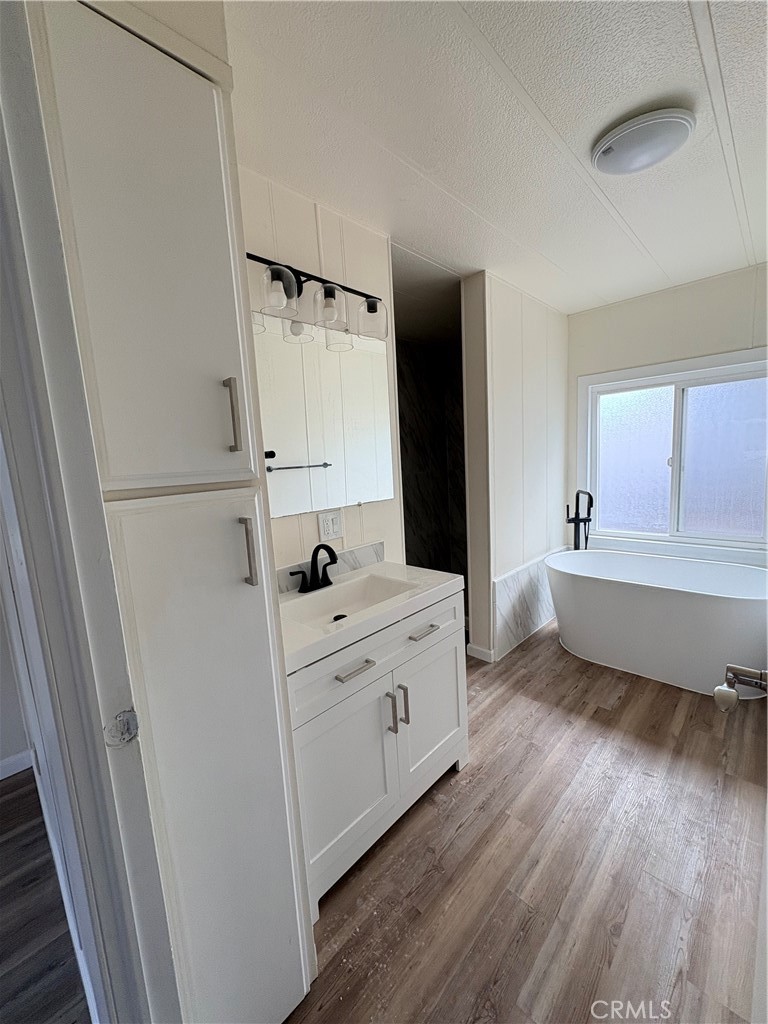 727 South Halcyon Road, Unit 3 Arroyo Grande, CA 93420 - Photo 14 of 19 Master Bath