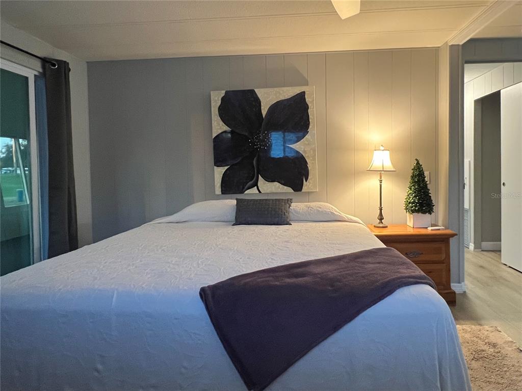 1100 South Belcher Road, Unit 469 Largo, FL 33771 - Photo 32 of 69 a bedroom with a bed and lamp